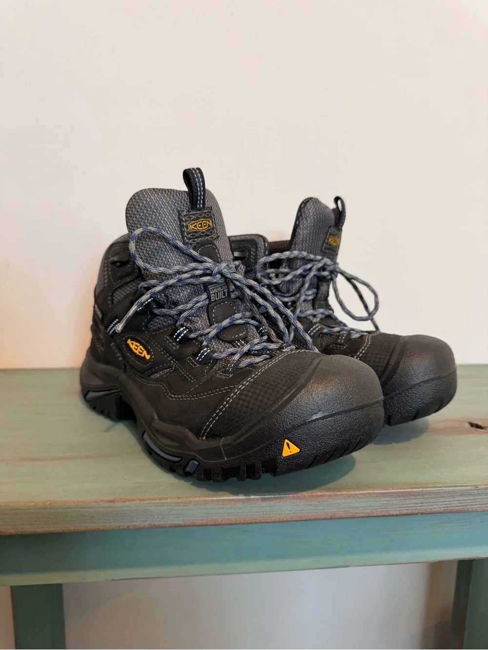 KEEN Like New Excellent Condition Utility Braddock Low Sz 8.5 Work Boots 1014605